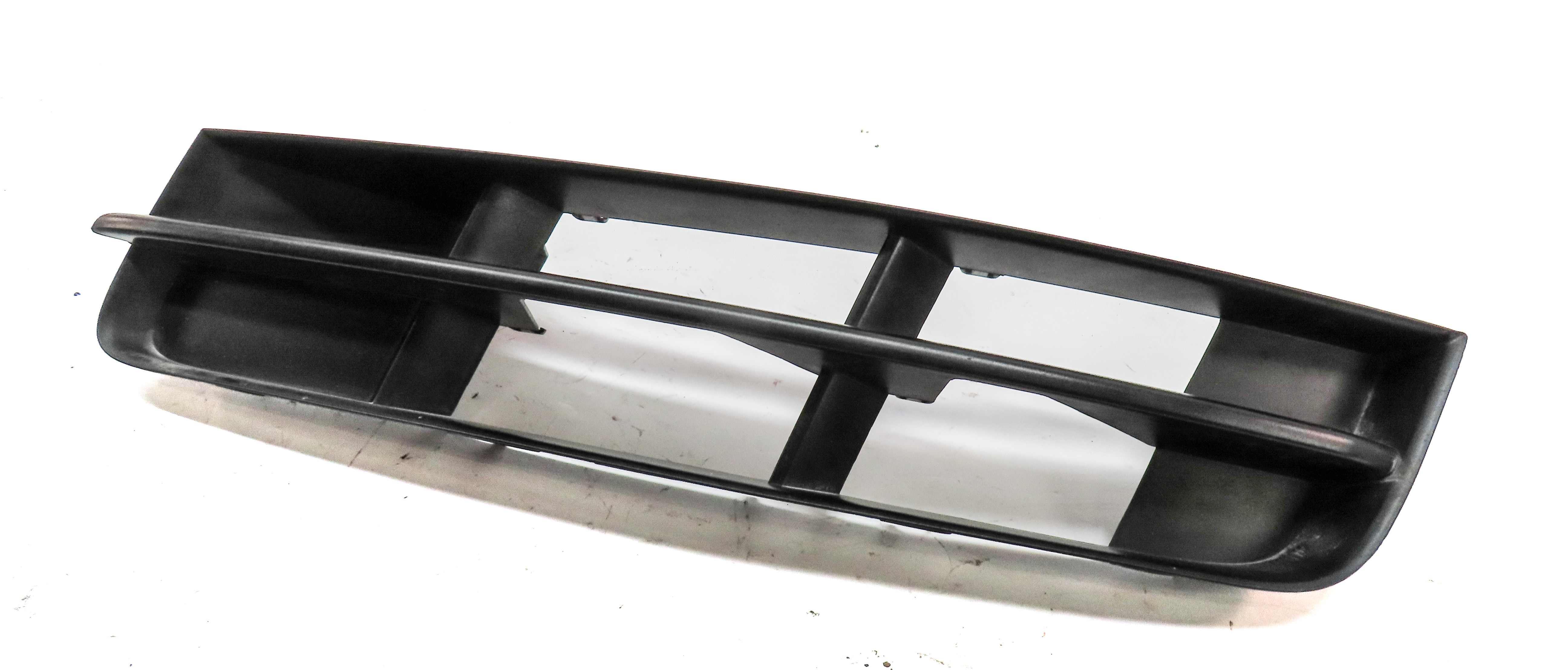 2011 AUDI Q7 (4L) FRONT LEFT DRIVER LOWER BUMPER GRILLE END AIR VENT — exact item pictured